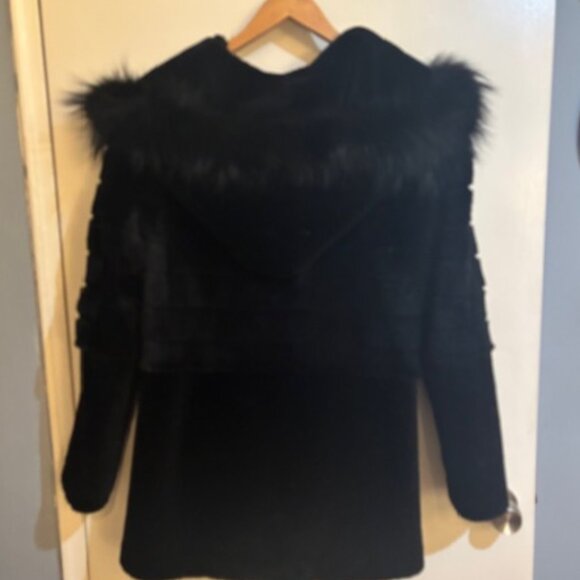 Blue Duck Hooded Fur - Picture 3 of 7